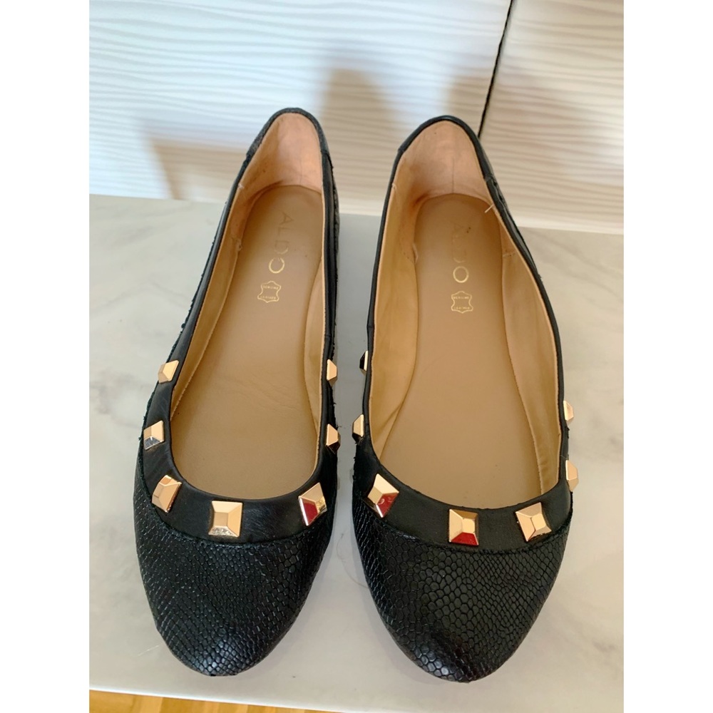 ❗️Aldo black stud flats, gently worn, size 7 .5❗️